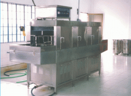 Máy rửa khay công nghiệp dùng cho bếp xí nghiệp